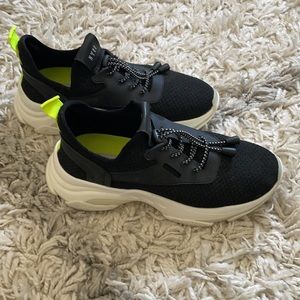 Steve Madden Myles Sneakers